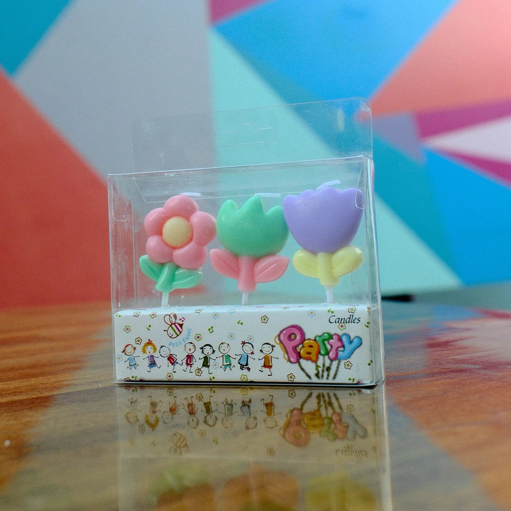 Front View of Flower Candle Set